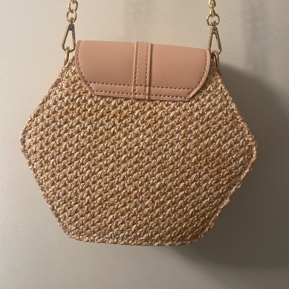 Pink bag with gold chain! - Picture 3 of 4